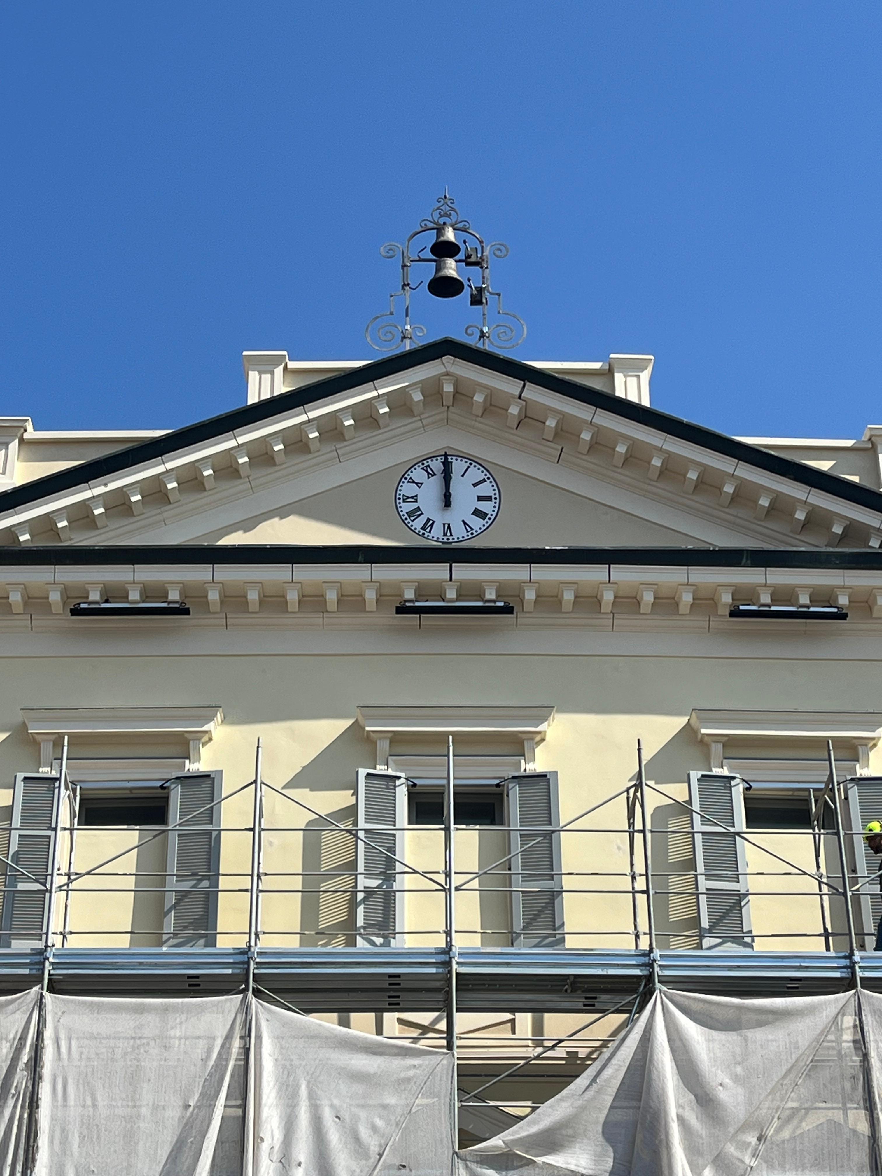 Dettaglio orologio Palazzo Corbelli