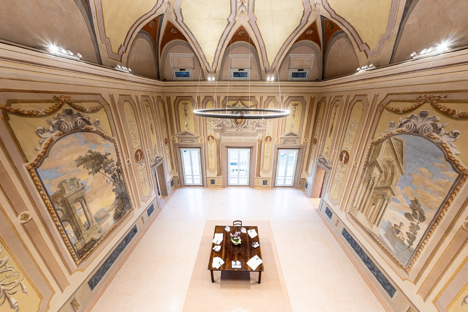 Immagine del salone interno accessibile dall'ingresso del Comune di Concordia